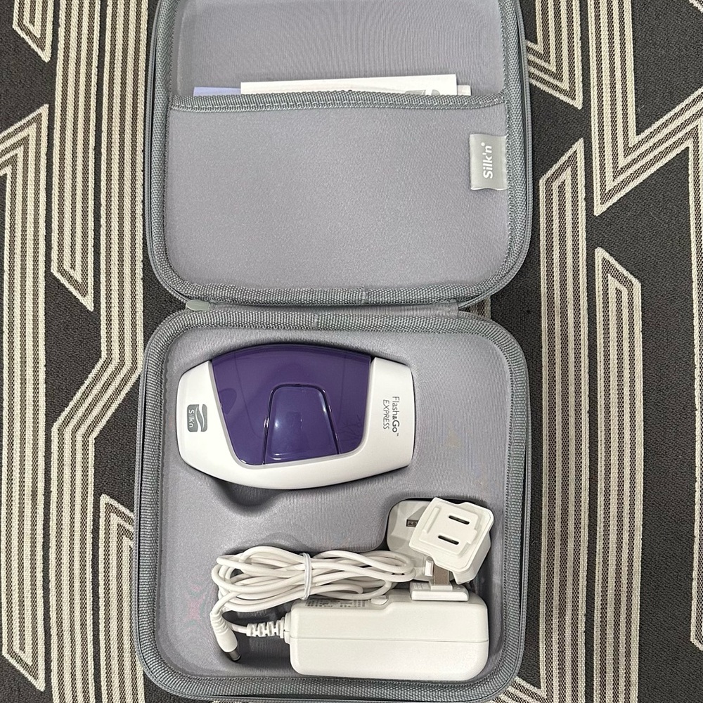 Silk'n Flash&Go Hair Removal Device in Purple and White